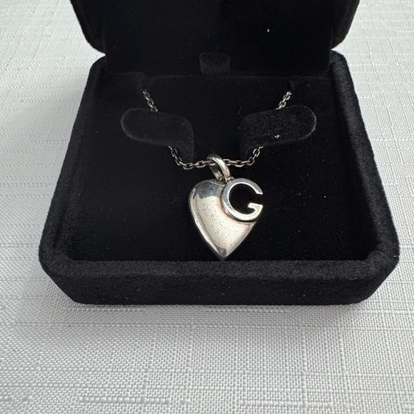 Gucci Silver Heart Necklace with G Logo - Picture 2 of 12